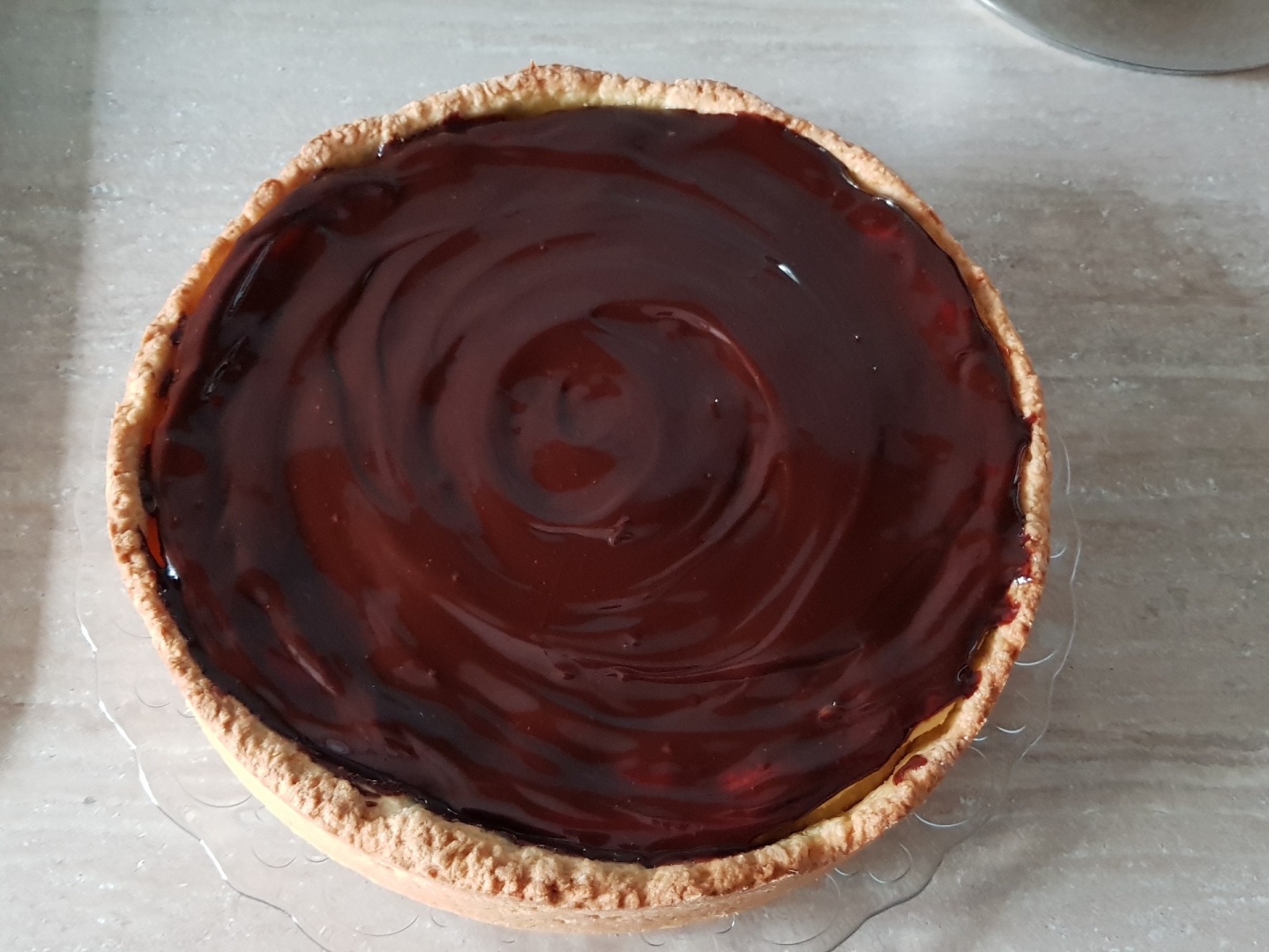 Pasca cu branza, merisoare, stafide si glazura de ciocolata