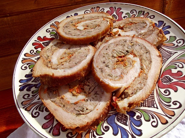 Rulada din fleica de porc, cu carne tocata