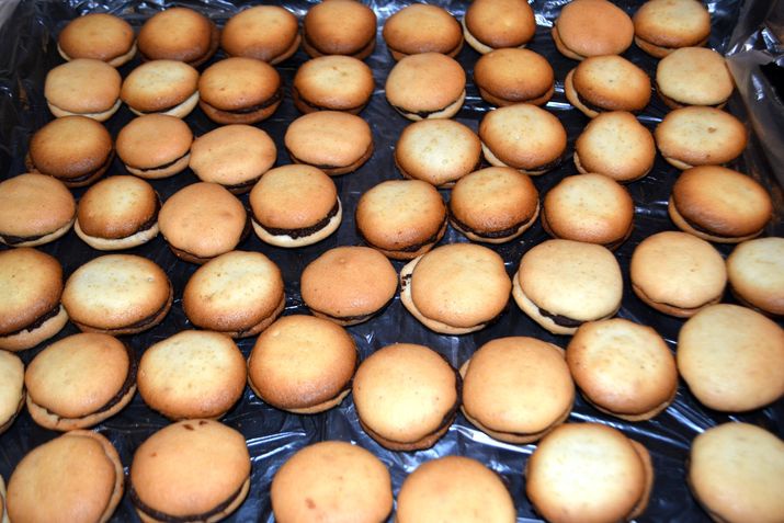 Paleuri cu ciocolata. Reteta simpla de fursecuri de cofetarie cu crema de ciocolata