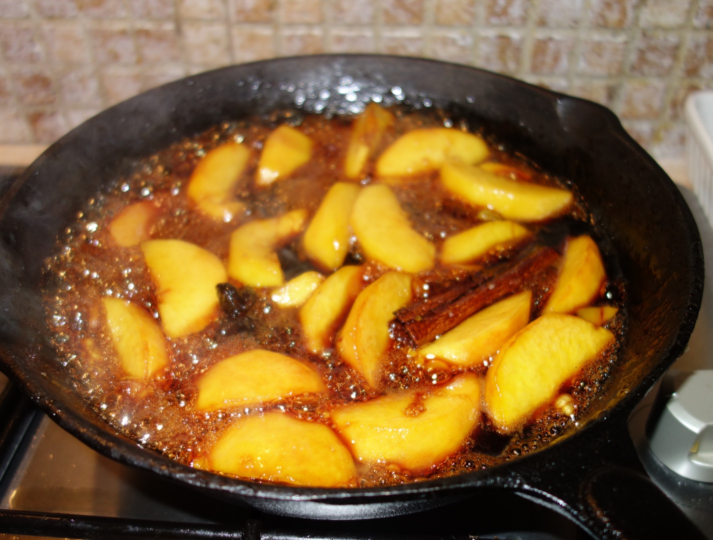 Minitarte cu piersici caramelizate