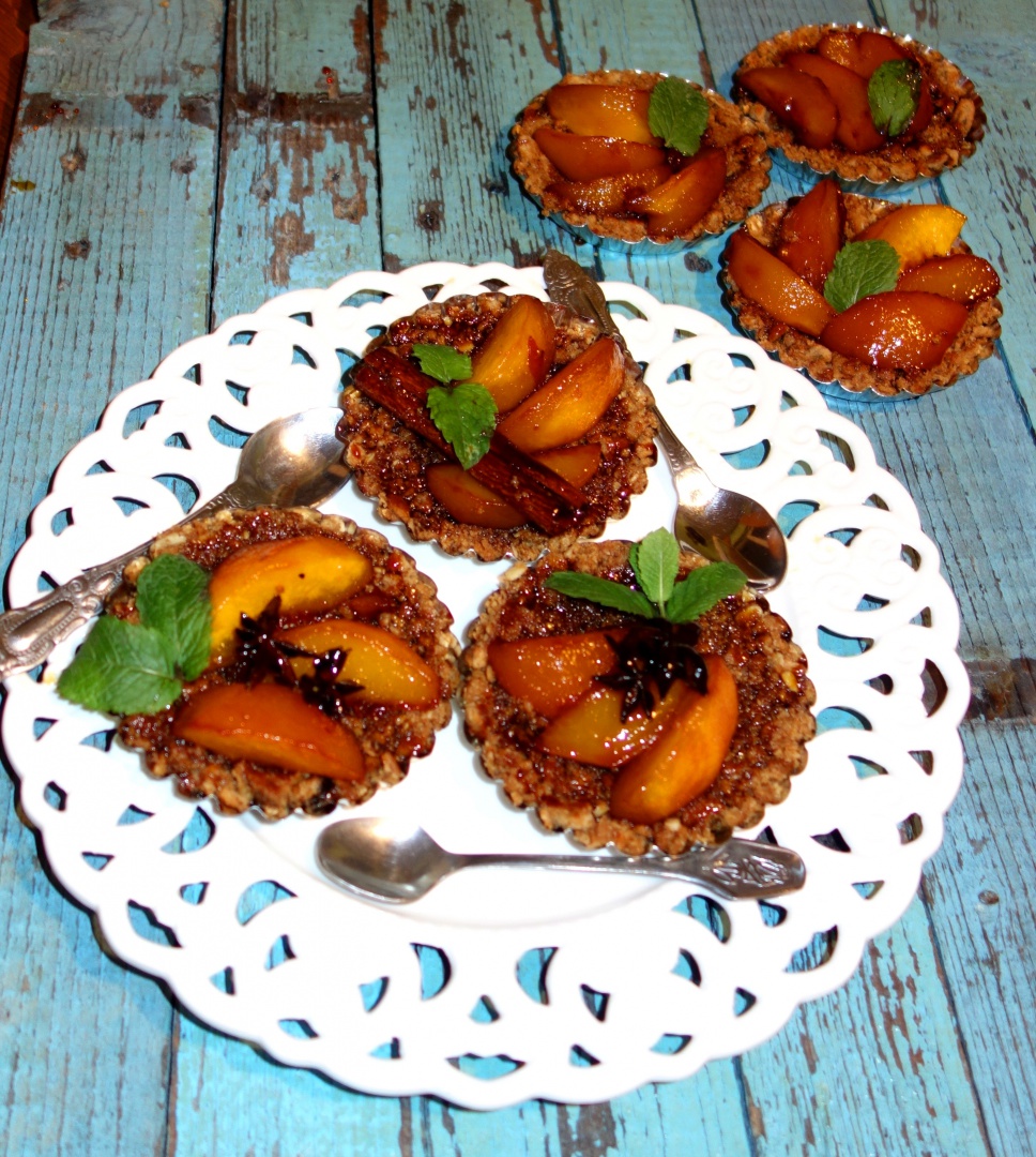 Minitarte cu piersici caramelizate