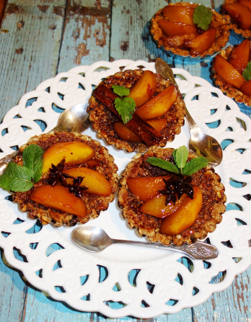 Minitarte cu piersici caramelizate