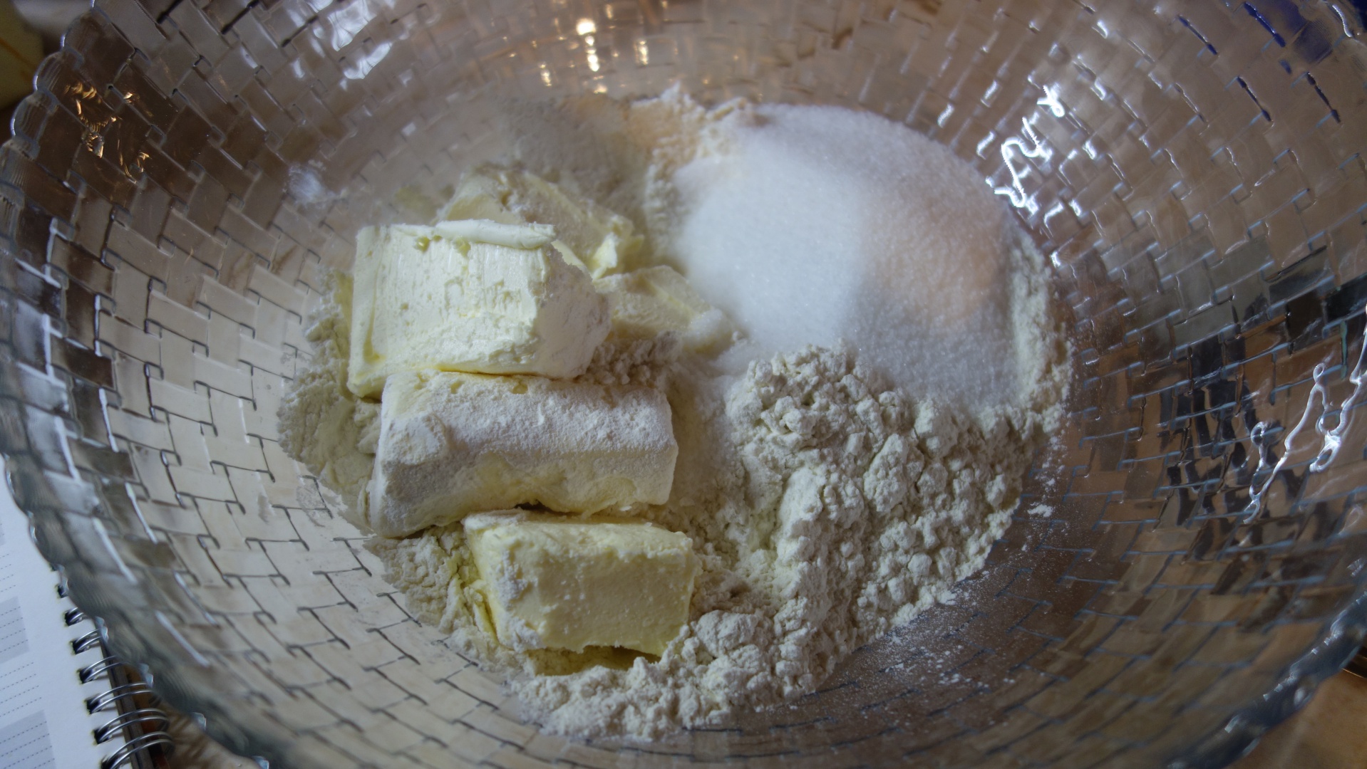 Tarta cu smochine, fructe de padure si doua creme