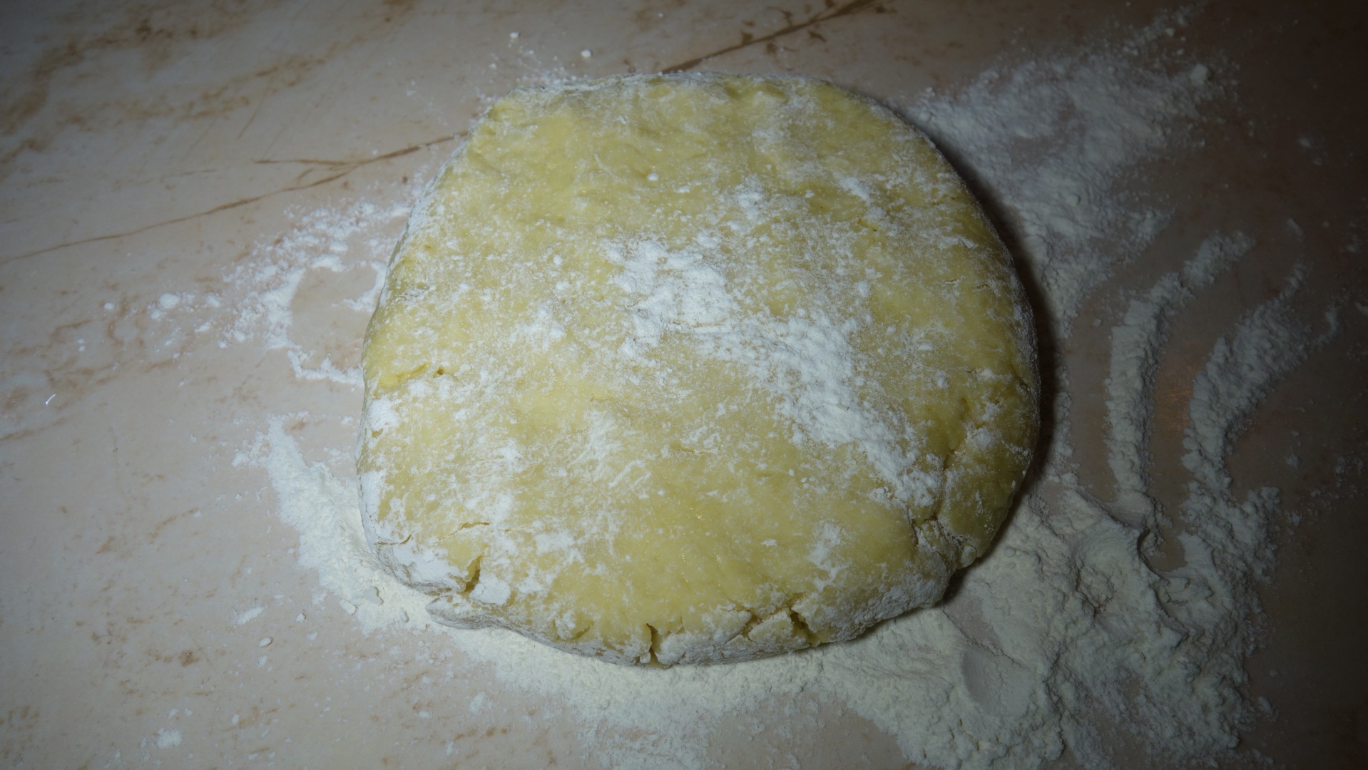 Tarta cu smochine, fructe de padure si doua creme