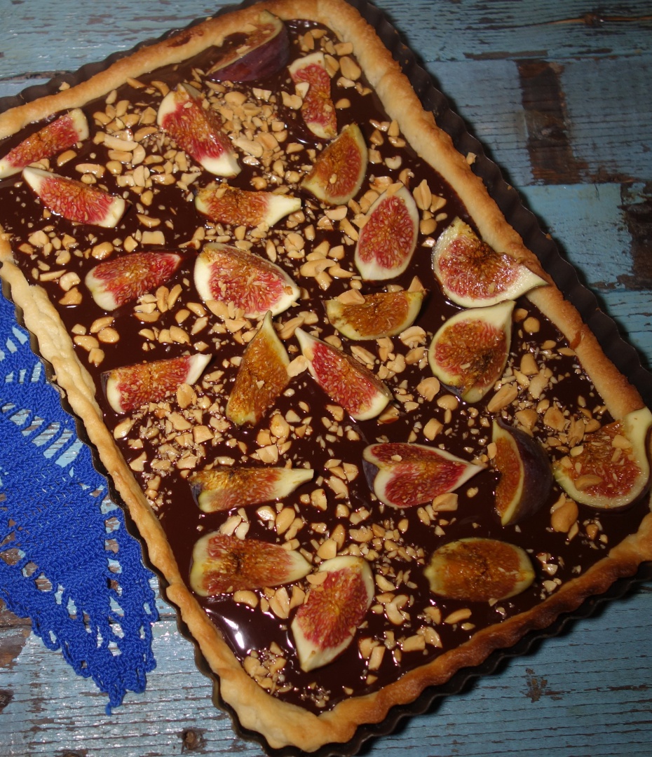 Tarta cu smochine, fructe de padure si doua creme