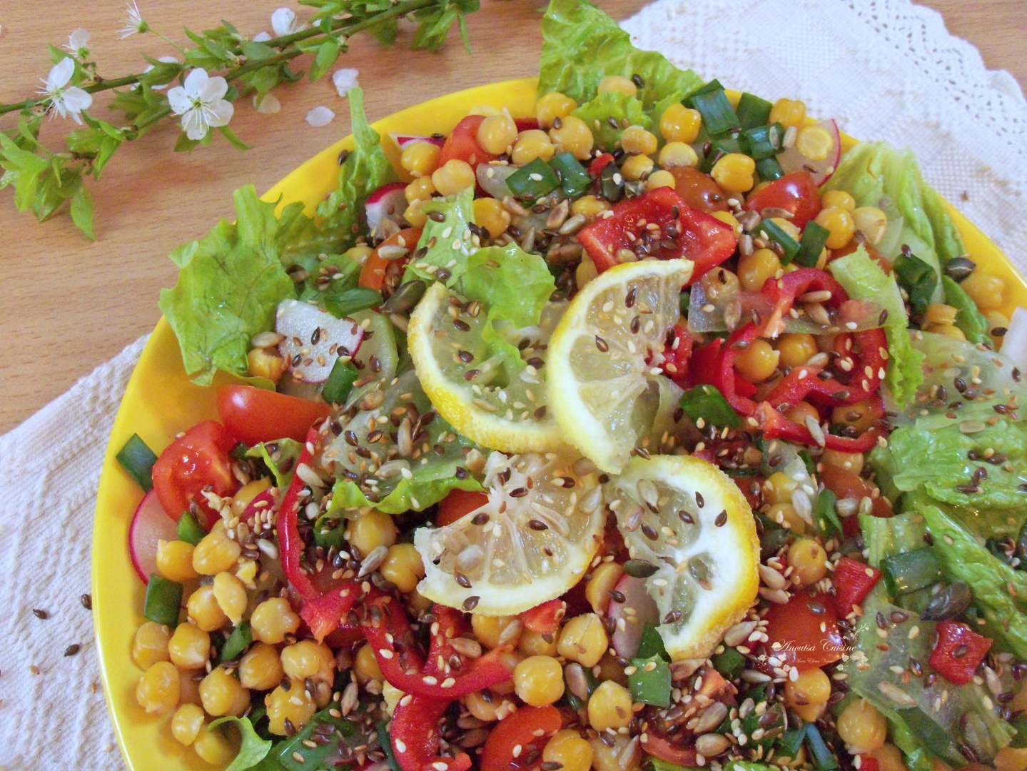 Salata de legume cu naut si seminte