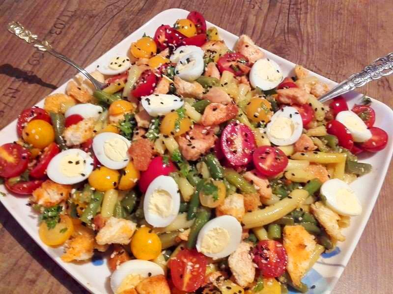 Salata calda cu pastai si patlagele