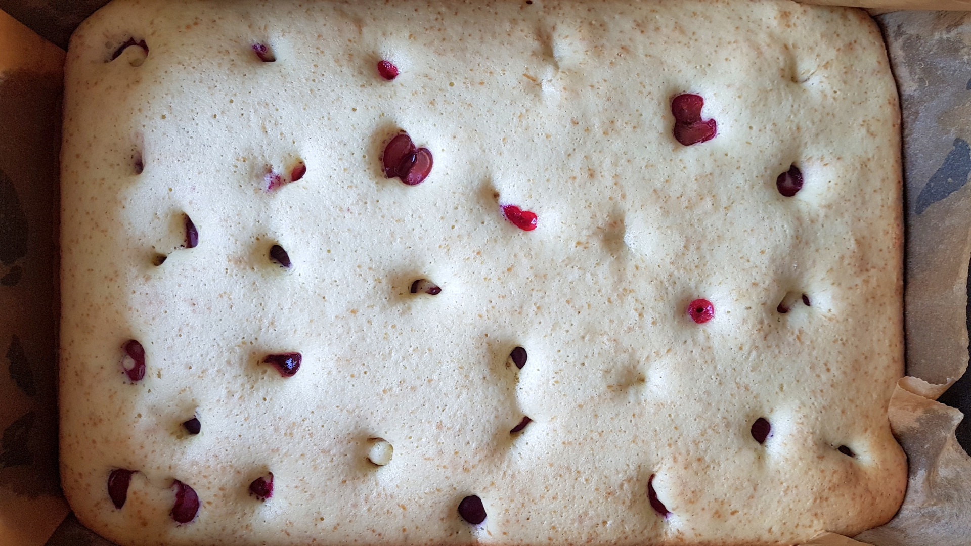 Prajitura turnata cu branza si visine