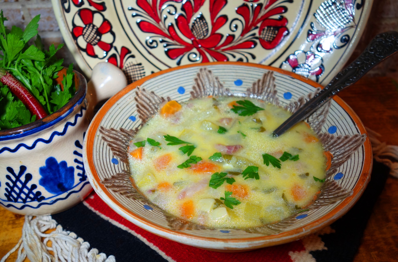 Ciorba de dovlecei si bacon dreasa cu iaurt si ou