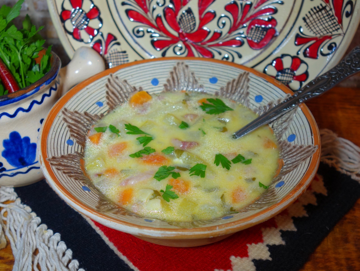 Ciorba de dovlecei si bacon dreasa cu iaurt si ou