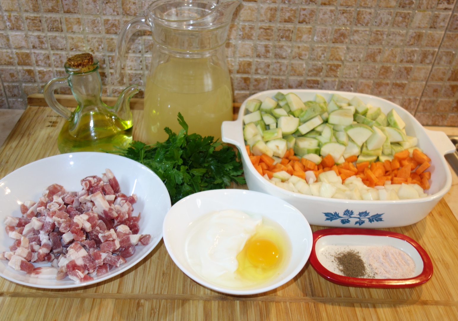 Ciorba de dovlecei si bacon dreasa cu iaurt si ou