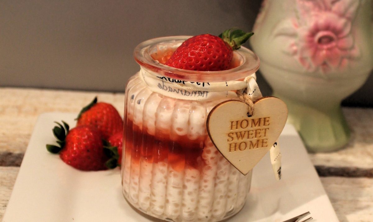 Budinca din perle de tapioca cu dulceata de capsuni