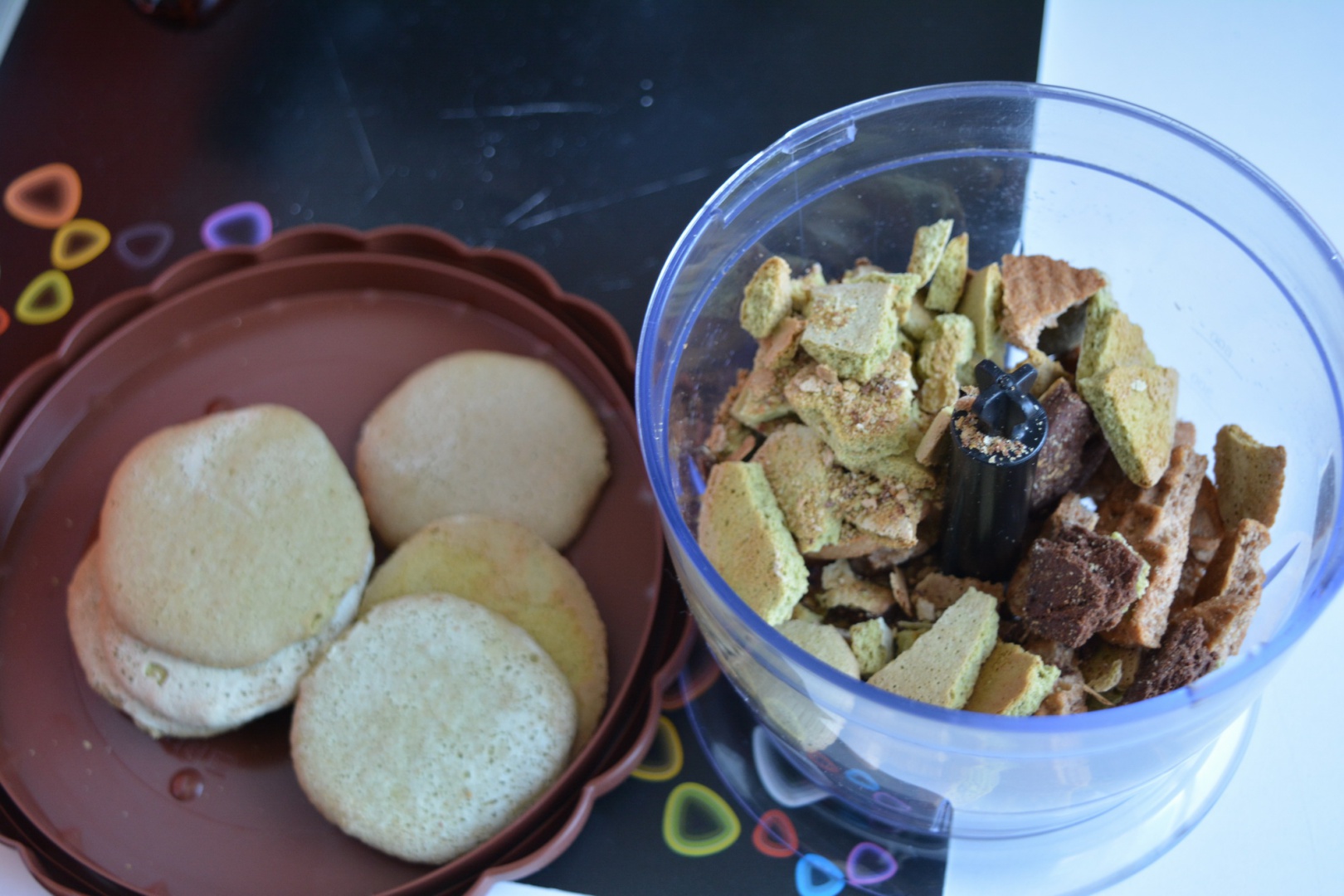 Cheesecake fara coacere cu caise. Reteta rapida si delicioasa