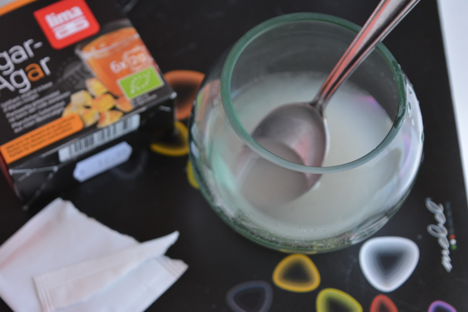 Cheesecake fara coacere cu caise. Reteta rapida si delicioasa