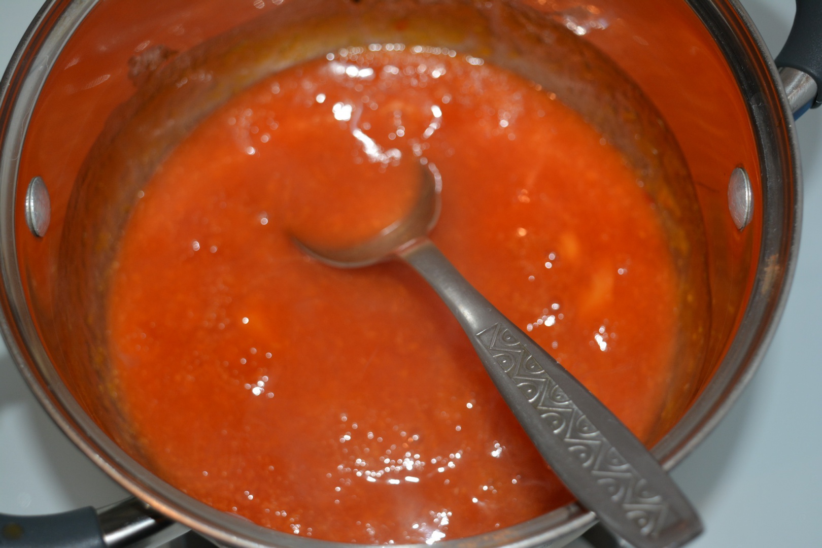 Cheesecake fara coacere cu caise. Reteta rapida si delicioasa