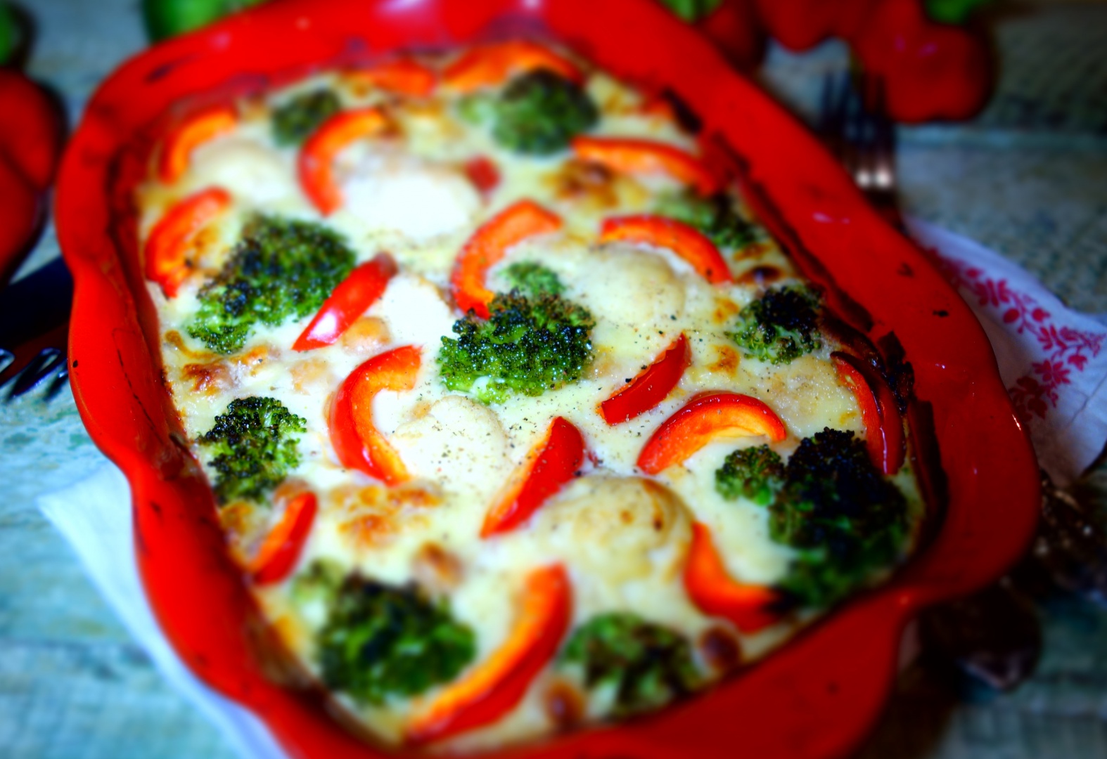 Conopida, ardei kapia si broccoli gratinate