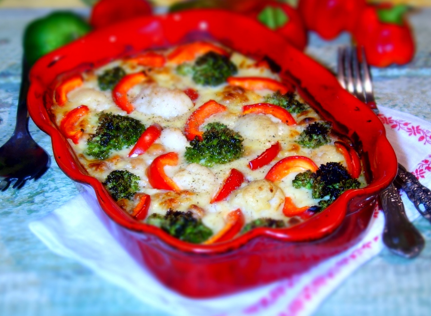 Conopida, ardei kapia si broccoli gratinate