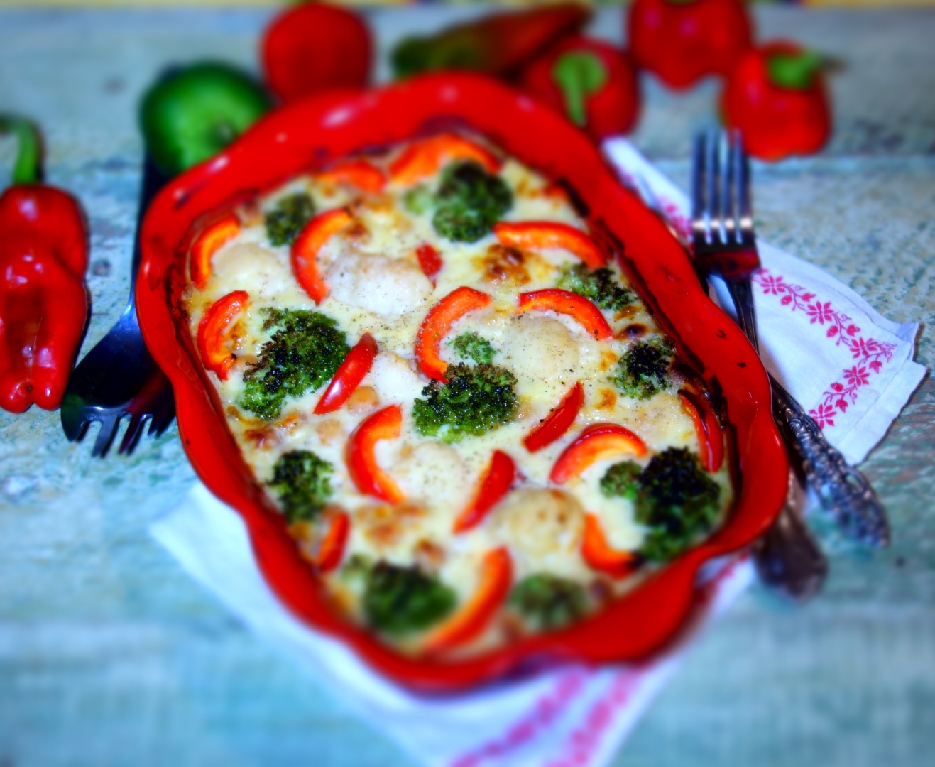 Conopida, ardei kapia si broccoli gratinate