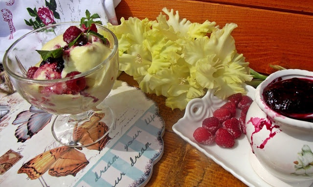 Inghetata cu mango si zmeura