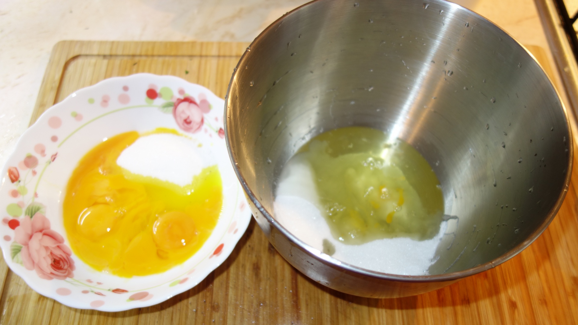 Prajitura pufoasa de vara cu malai si zmeura si iaurt grecesc