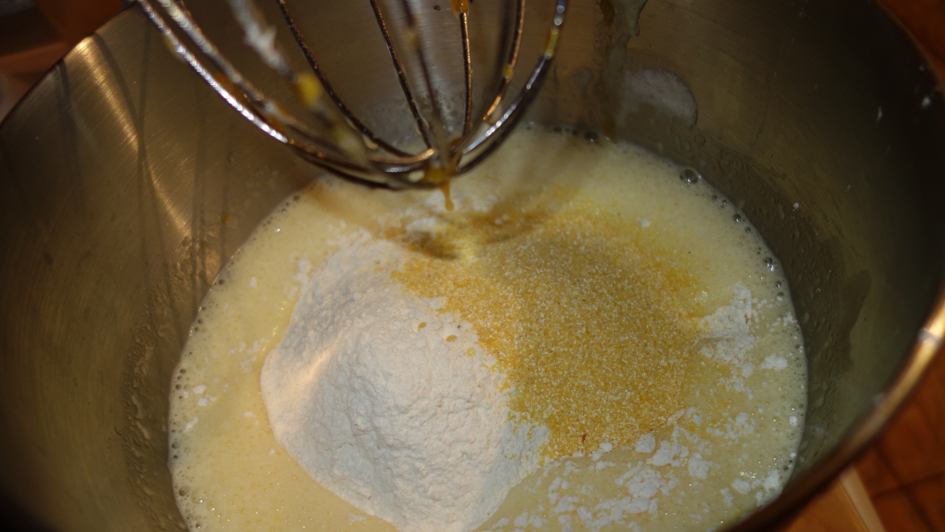 Prajitura pufoasa de vara cu malai si zmeura si iaurt grecesc