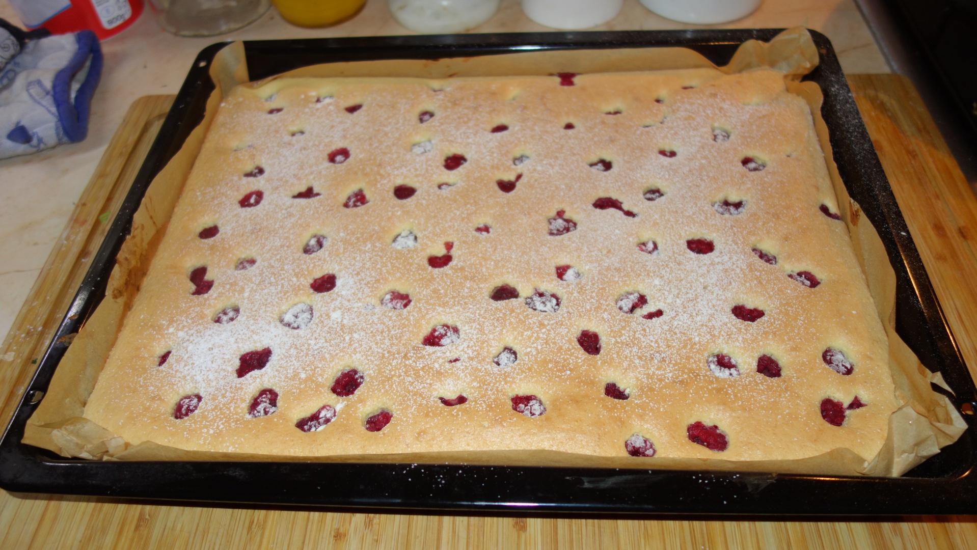 Prajitura pufoasa de vara cu malai si zmeura si iaurt grecesc