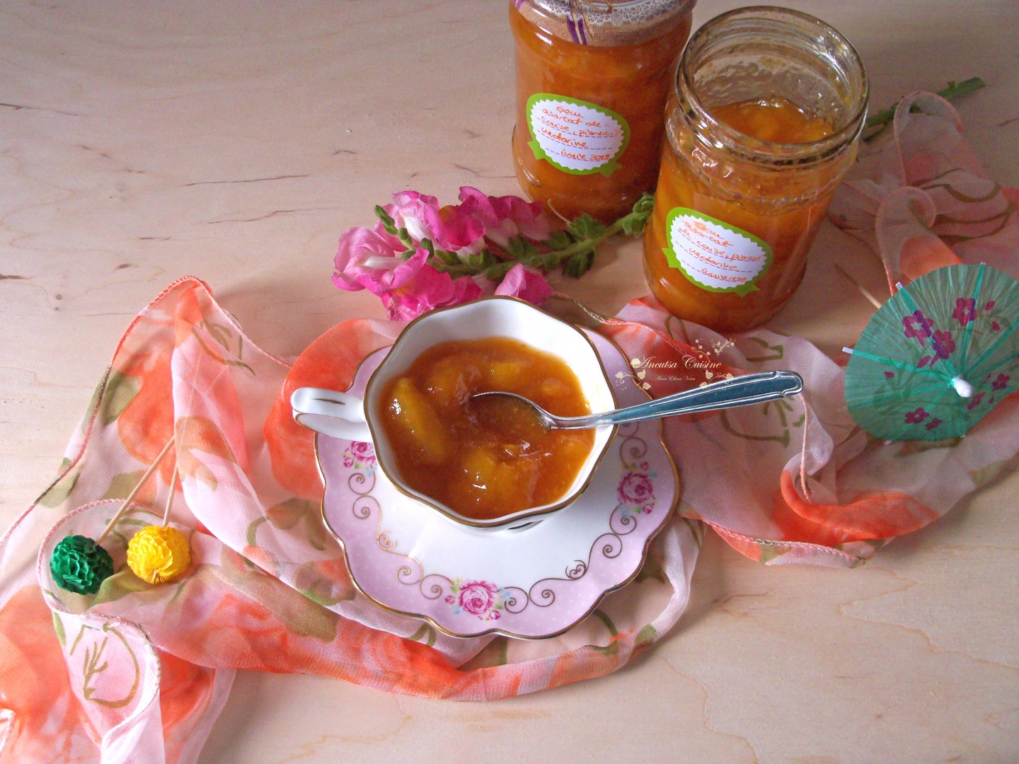 Gem asortat din piersici, caise si nectarine