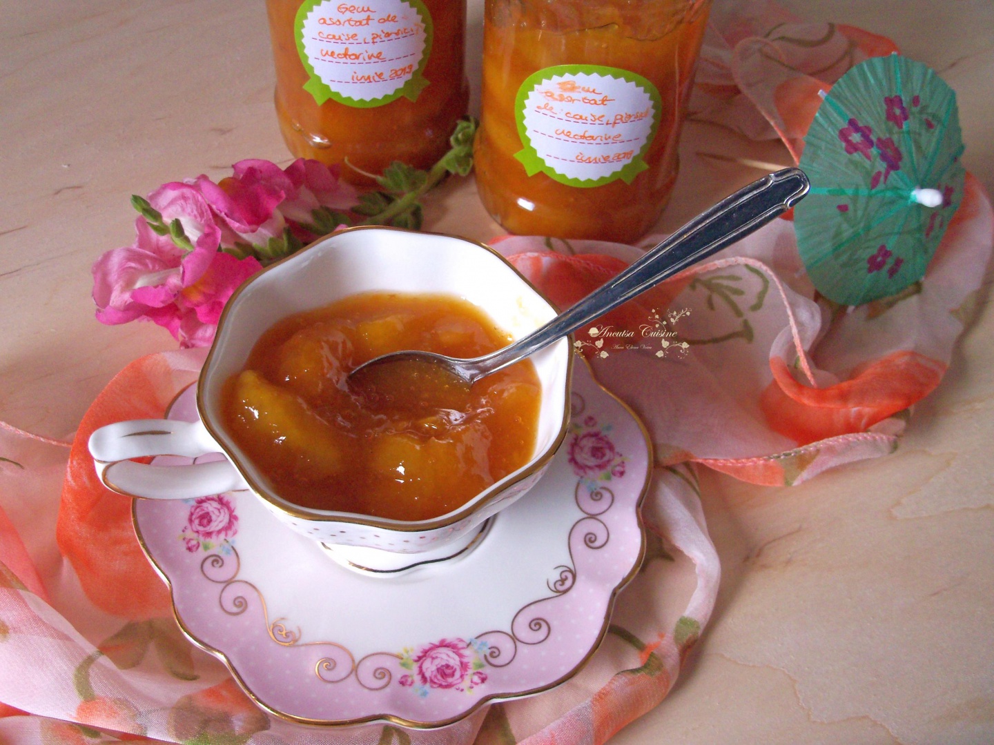 Gem asortat din piersici, caise si nectarine