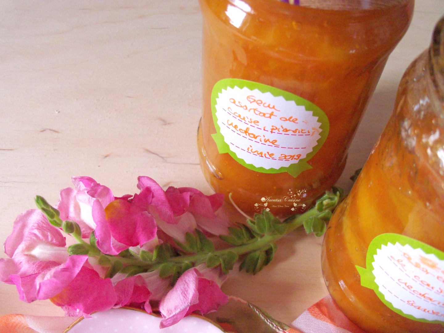 Gem asortat din piersici, caise si nectarine