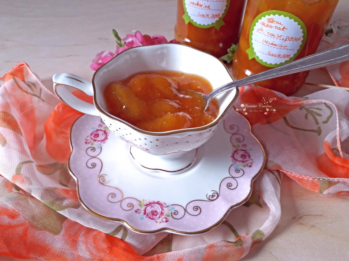 Gem asortat din piersici, caise si nectarine