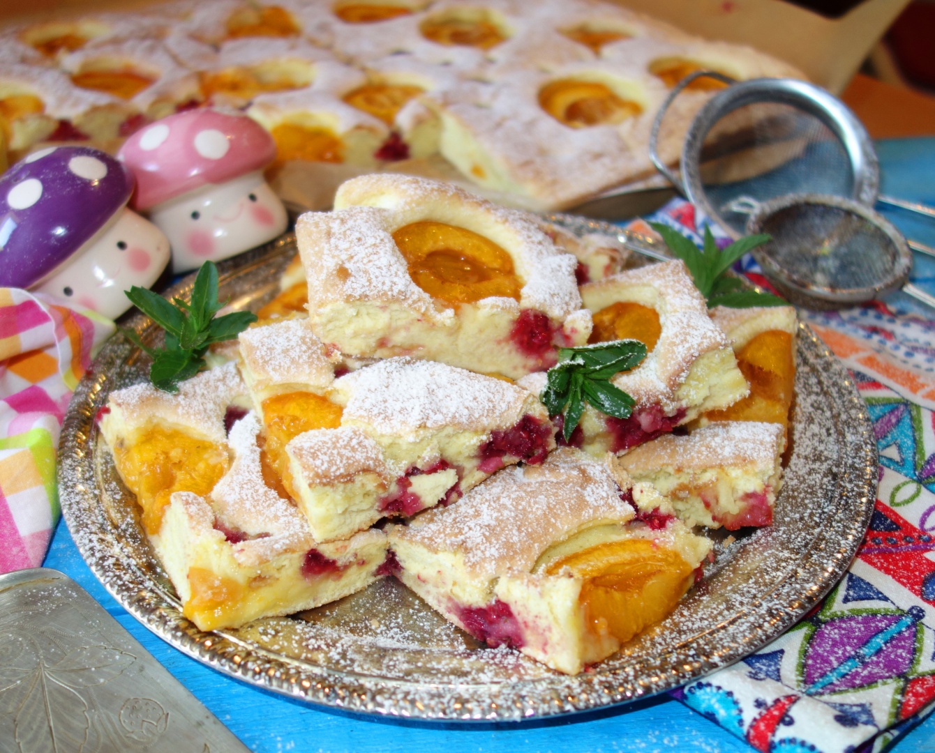 Prajitura usoara cu caise si zmeura