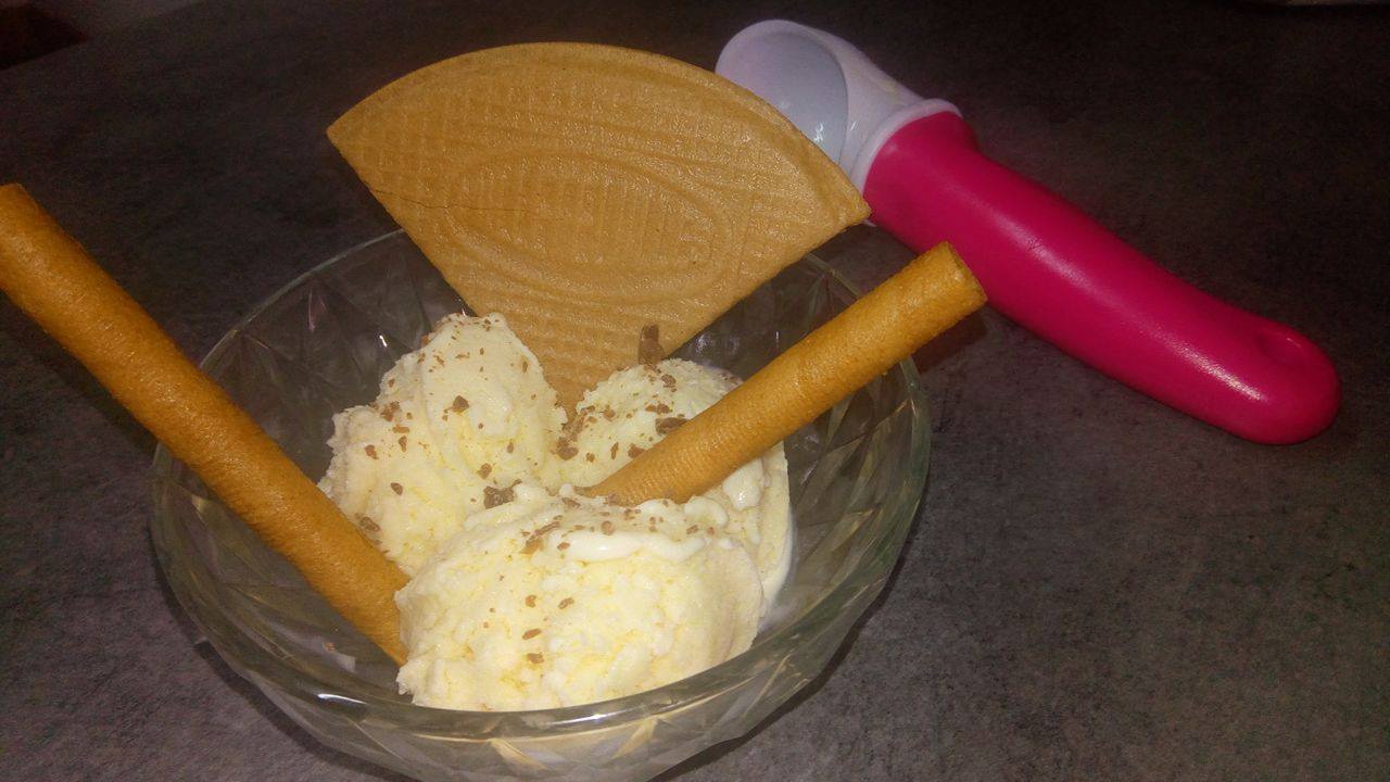 Inghetata de casa cu aroma de vanilie