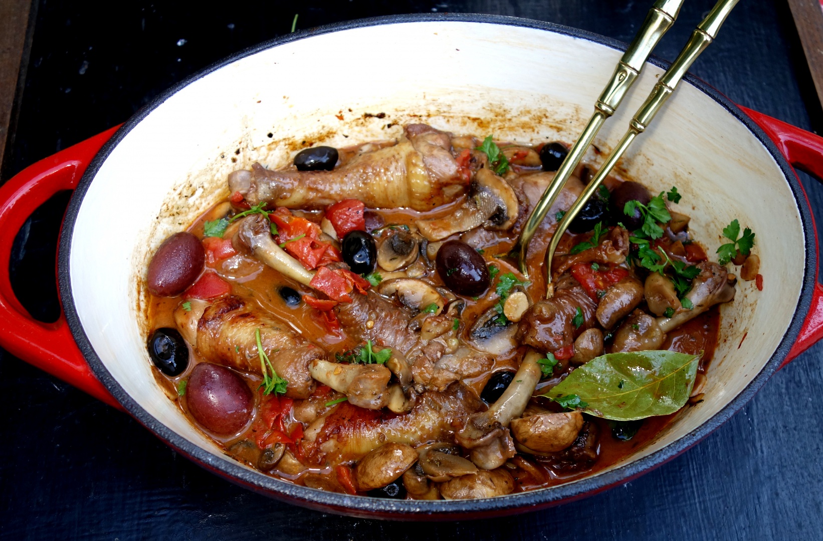 Ciocanele de cocos in vin rosu cu ciuperci si masline