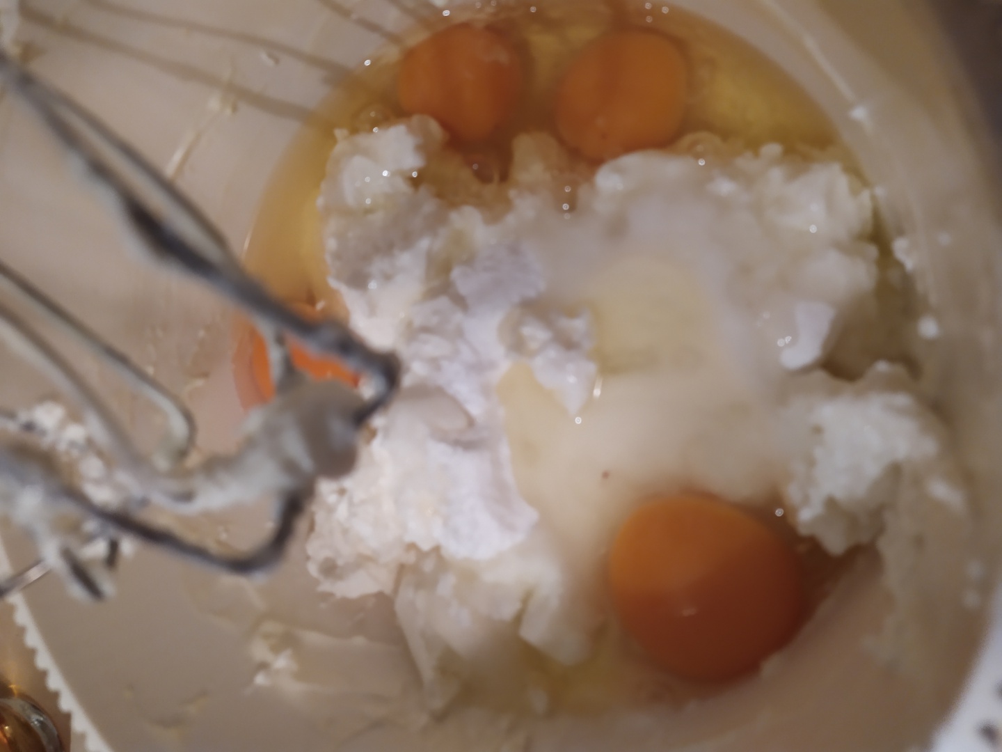 Cheesecake cu merisoare si alune