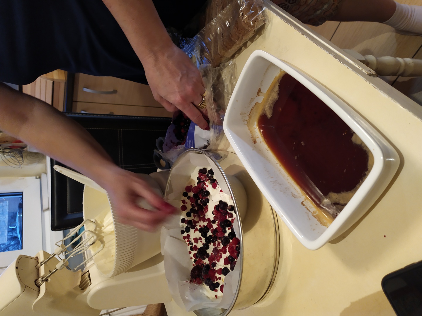 Tiramisu cu fructe de padure