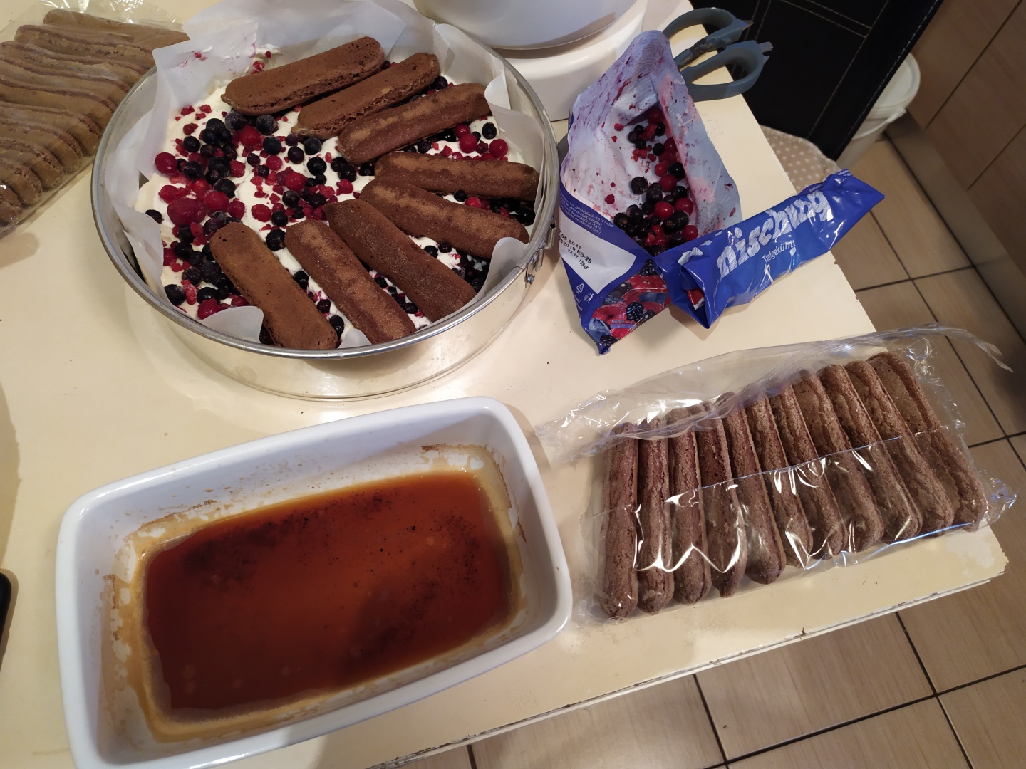 Tiramisu cu fructe de padure