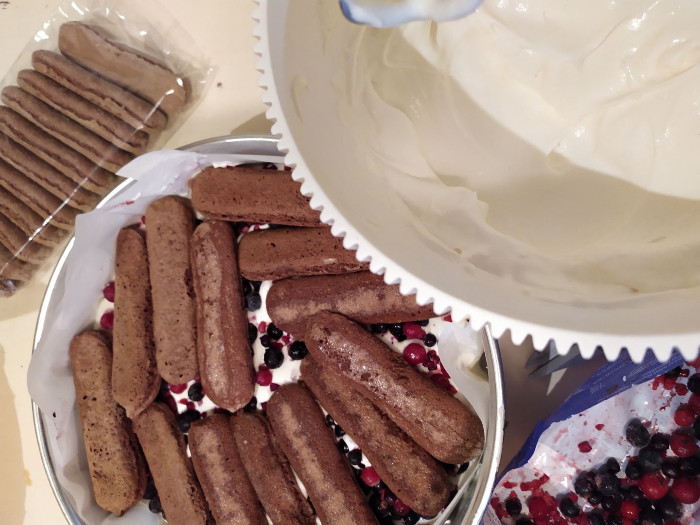 Tiramisu cu fructe de padure