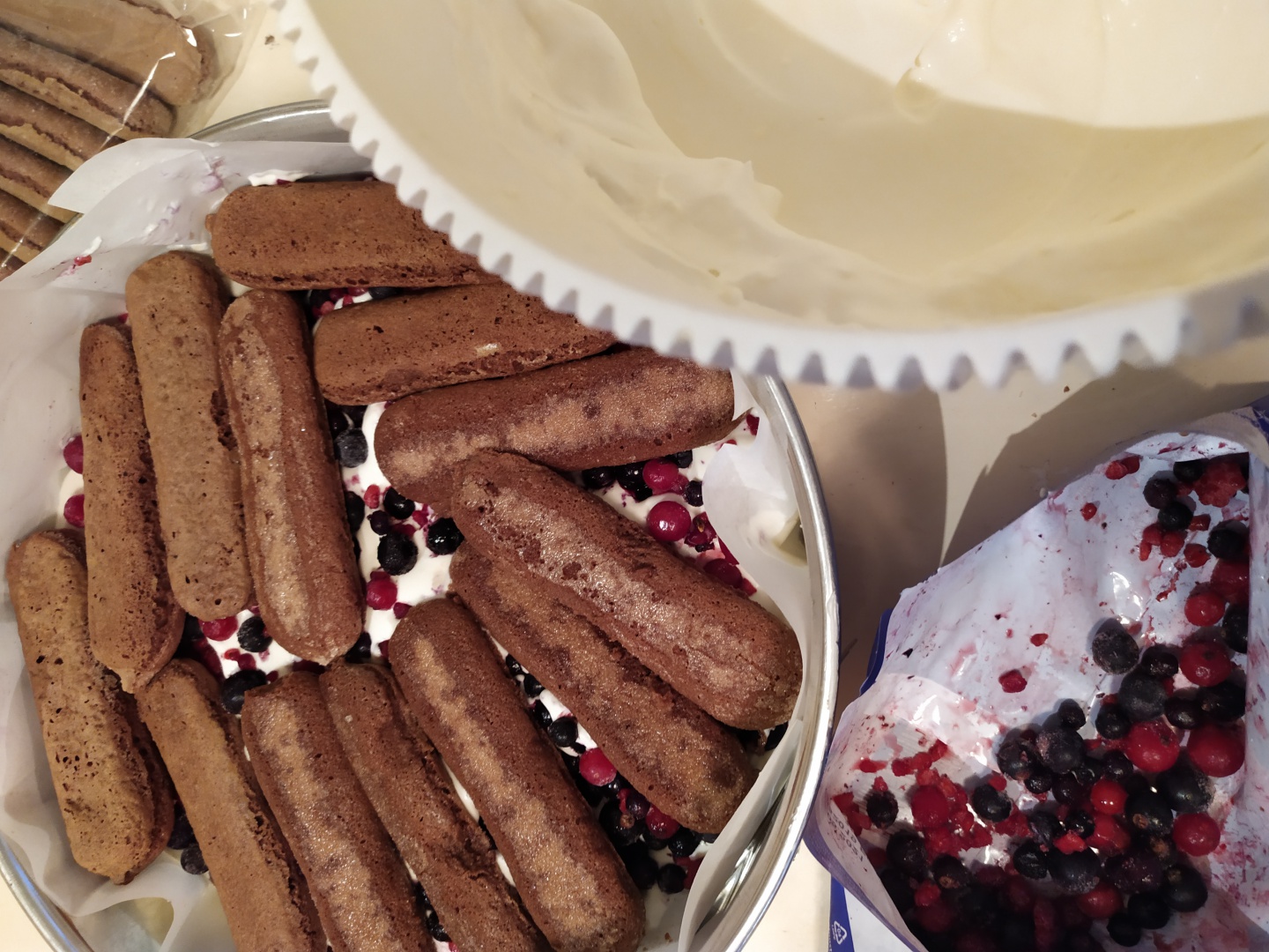 Tiramisu cu fructe de padure