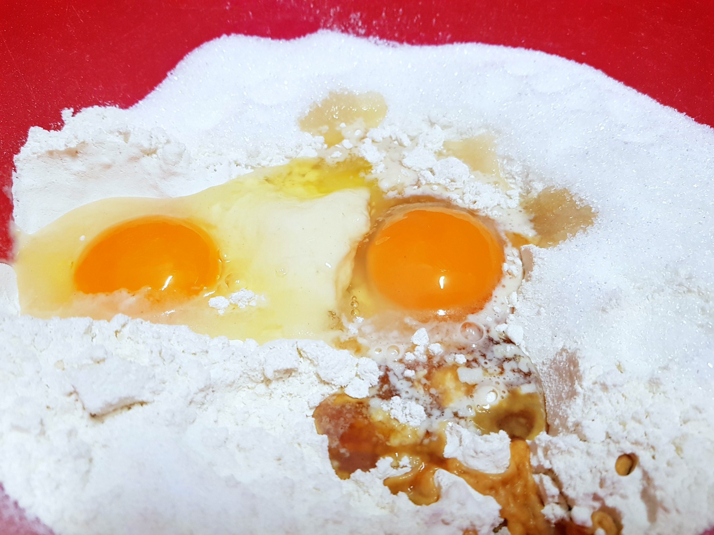 Cozonaci cu aluat dospit la rece, umpluti cu ciocolata si rahat