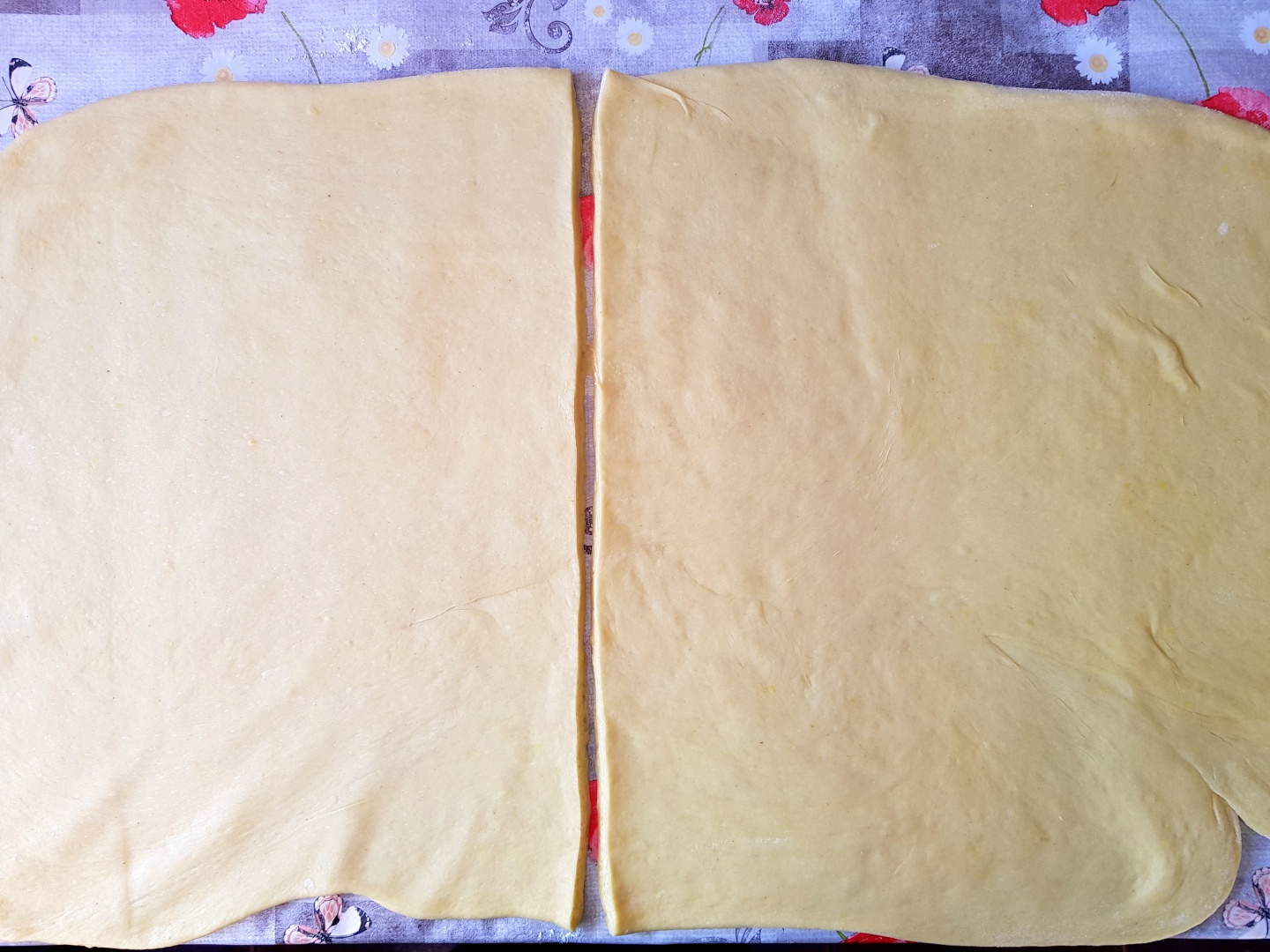 Cozonaci cu aluat dospit la rece, umpluti cu ciocolata si rahat