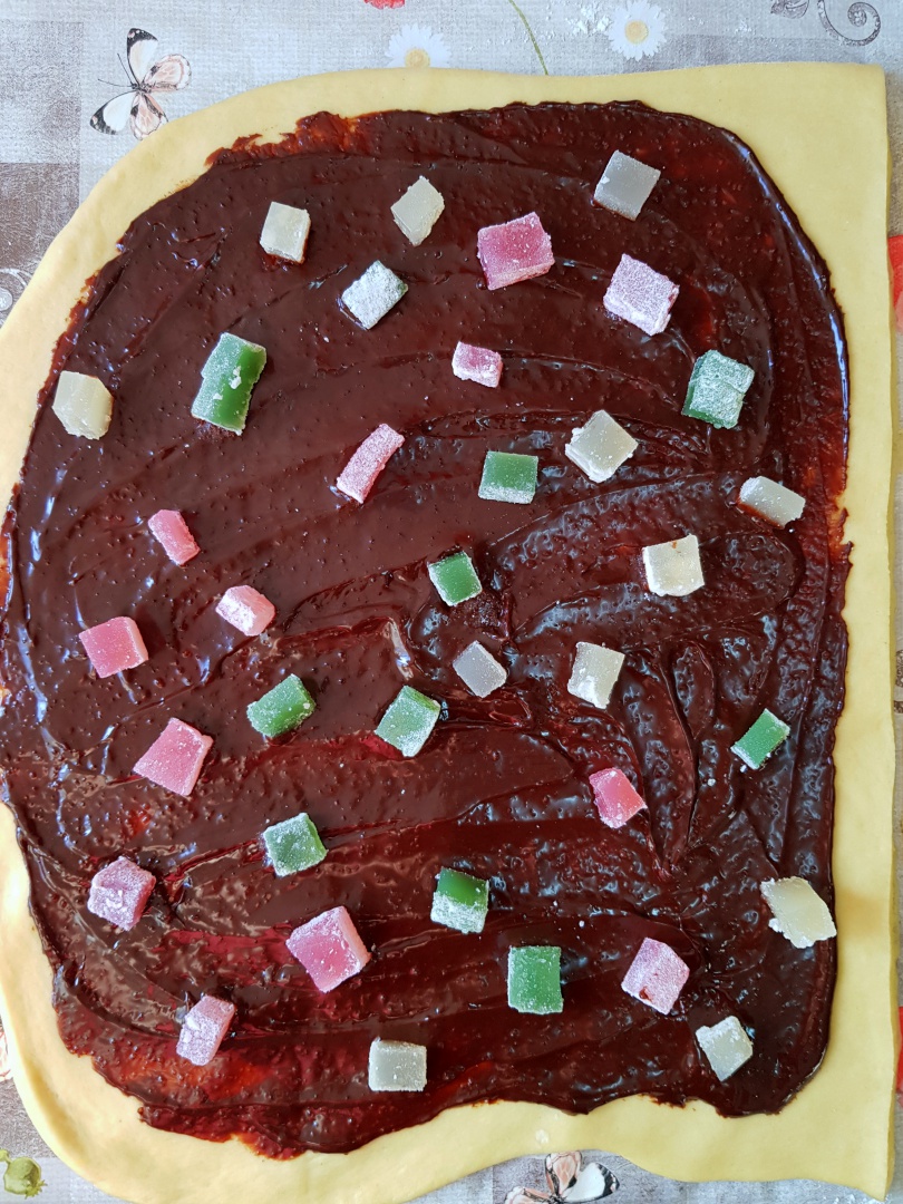 Cozonaci cu aluat dospit la rece, umpluti cu ciocolata si rahat