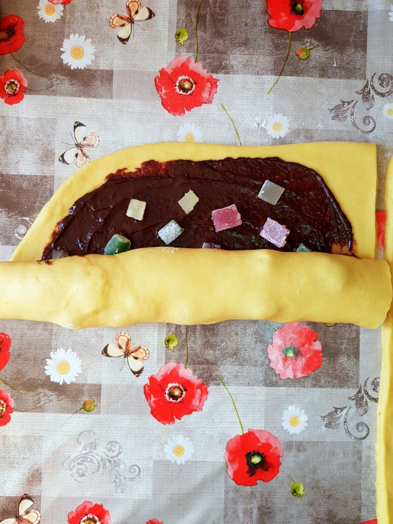 Cozonaci cu aluat dospit la rece, umpluti cu ciocolata si rahat