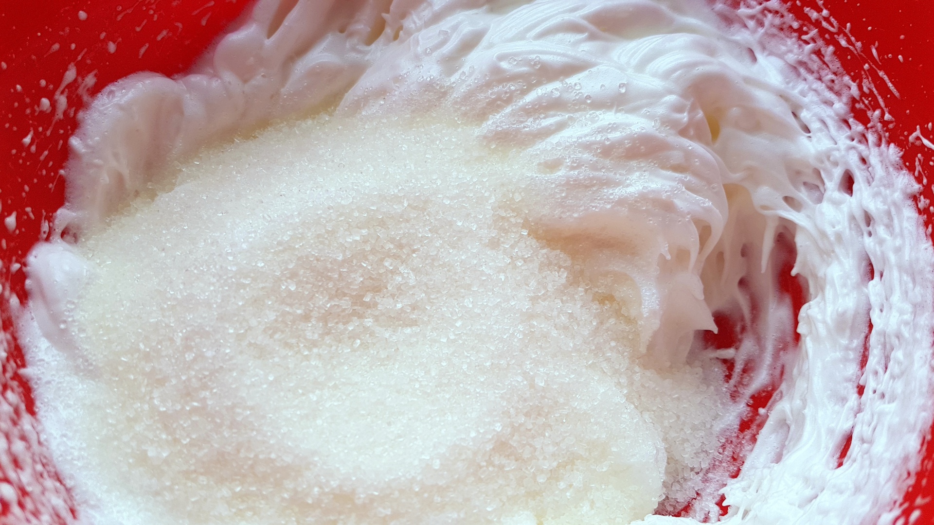 Tort cu iaurt si fructe tropicale. Un desert usor, racoros, perfect pentru orice masa de sarbatoare