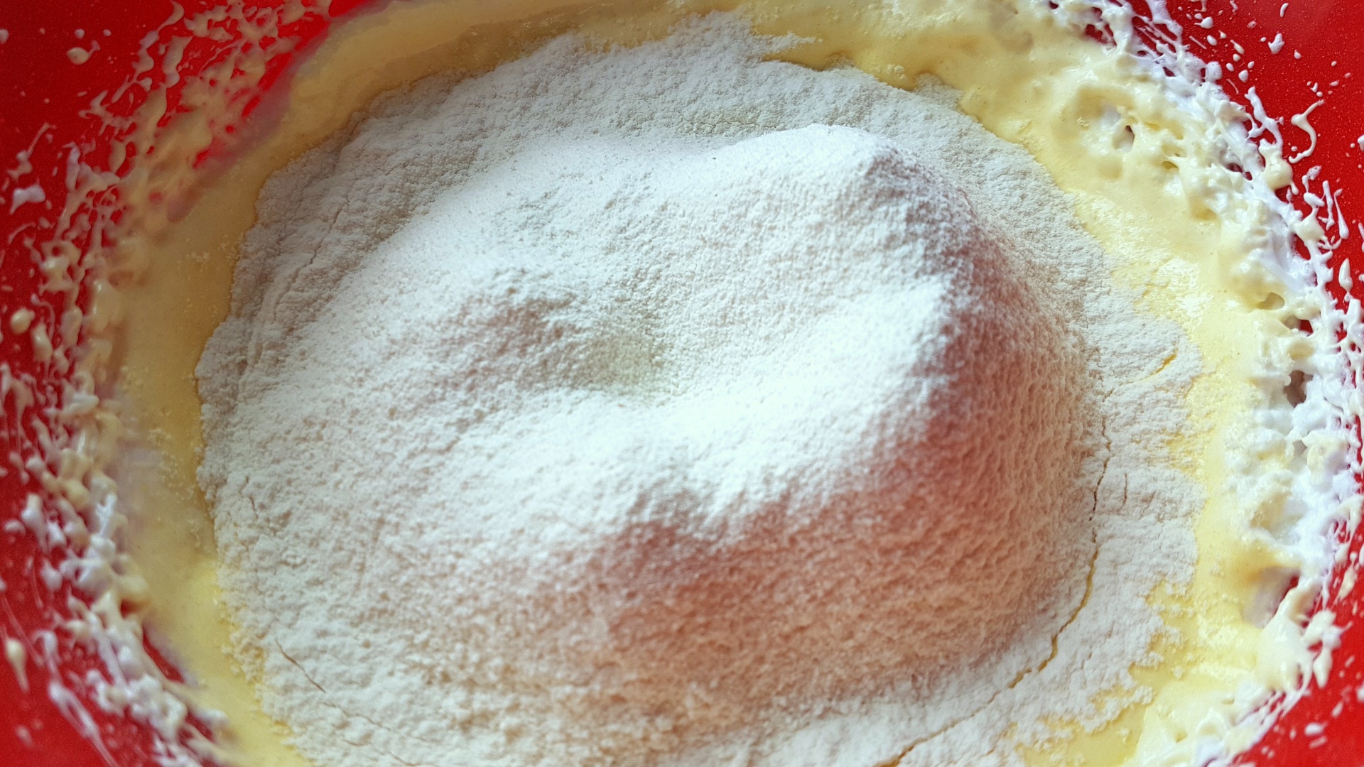 Tort cu iaurt si fructe tropicale. Un desert usor, racoros, perfect pentru orice masa de sarbatoare