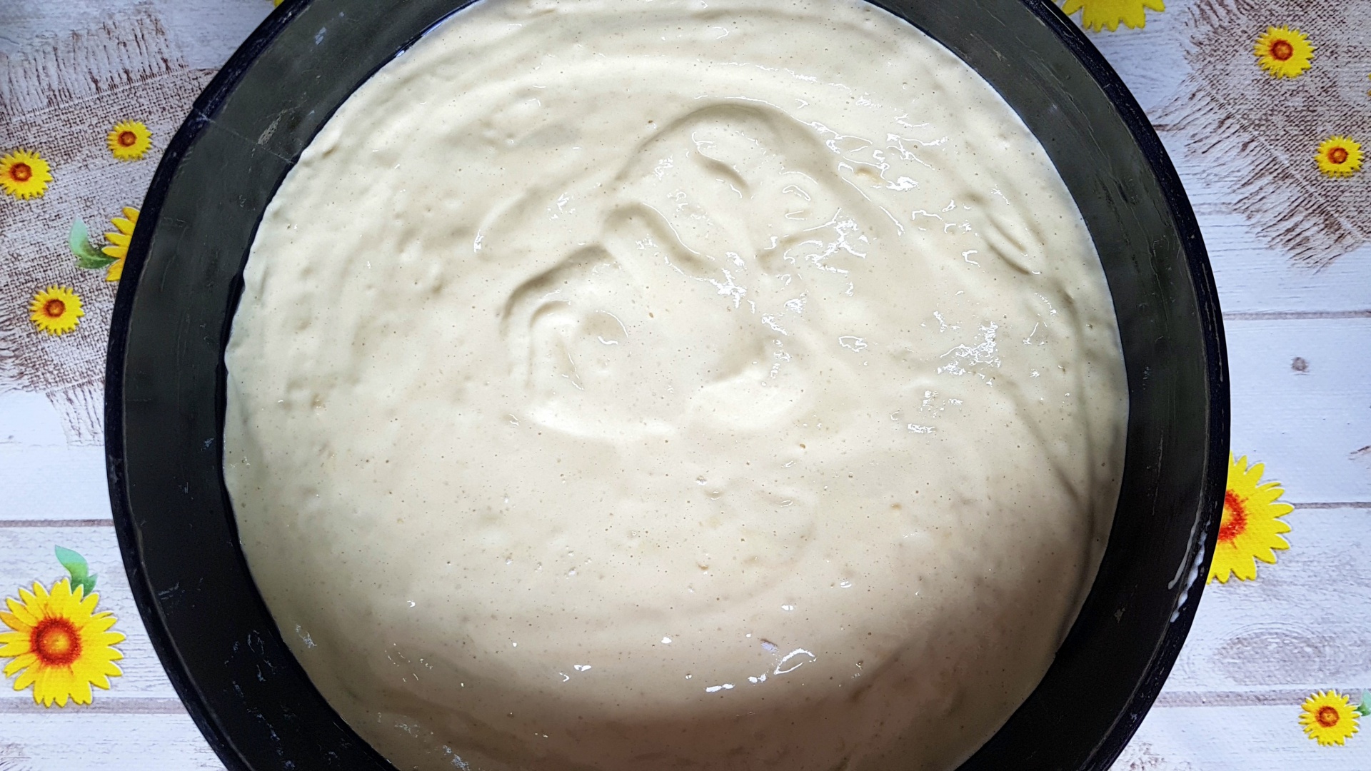 Tort cu iaurt si fructe tropicale. Un desert usor, racoros, perfect pentru orice masa de sarbatoare