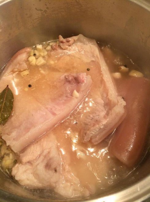 Slanina cu boia fiarta in zeama de varza