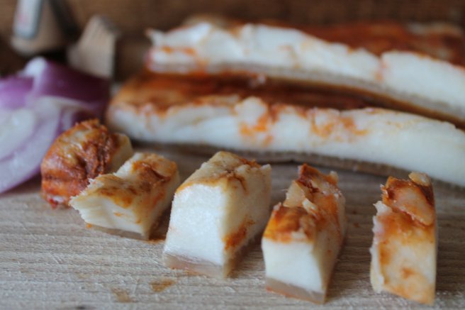 Slanina cu boia fiarta in zeama de varza