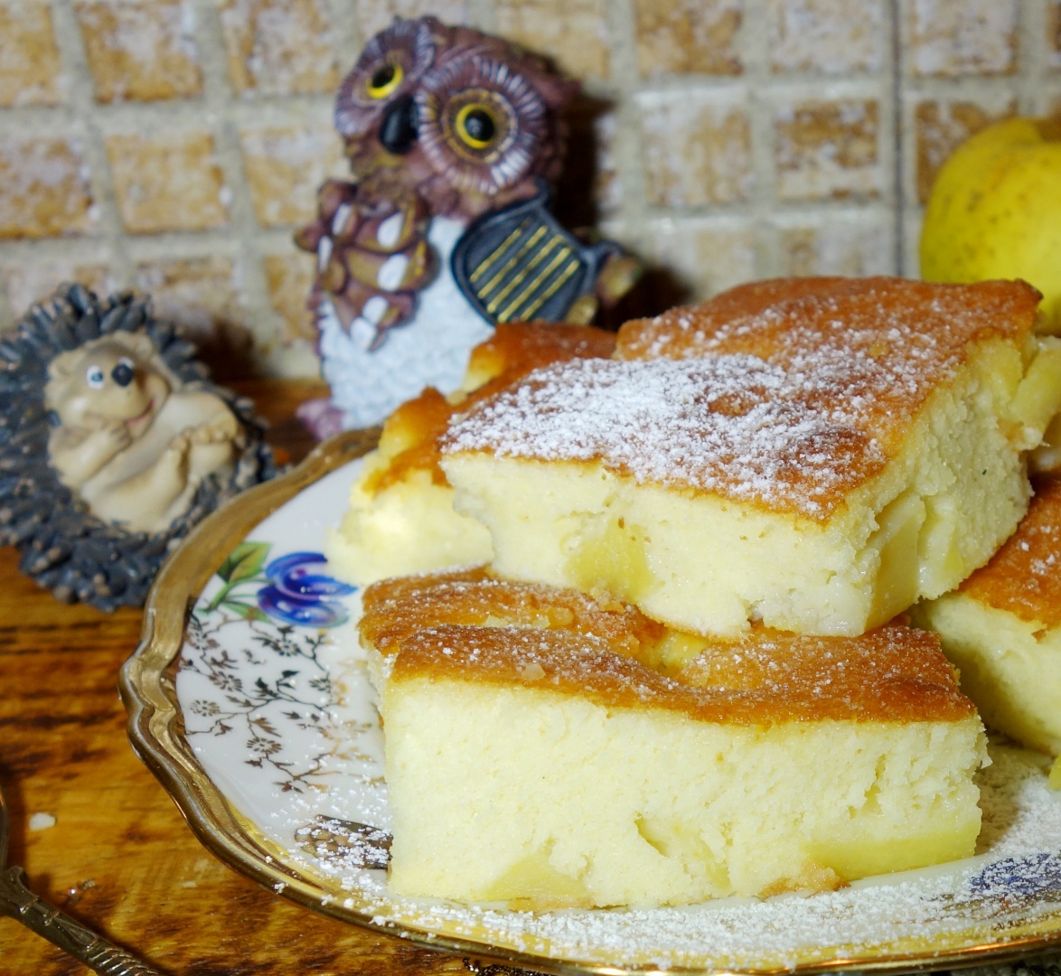 Prajitura pufoasa cu mere si suc de mandarine