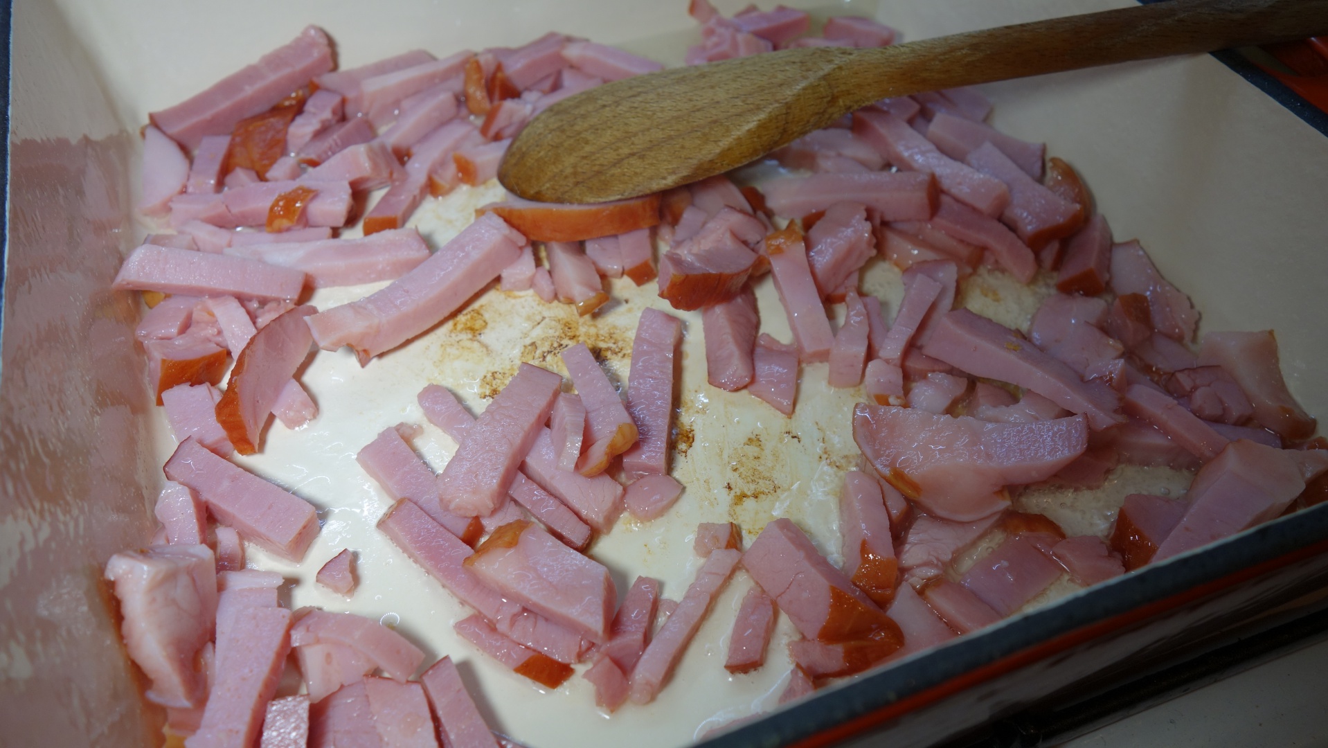 Cartofi boieresti cu sunculita afumata - reteta rapida si foarte gustoasa