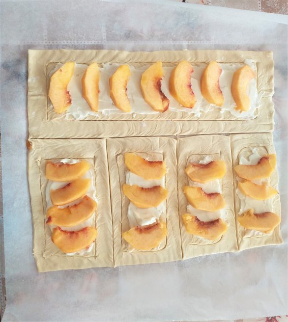 Tarta cu piersici si jambon